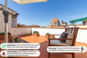 Damasco penthouse with terrace near the Duomo, Florence